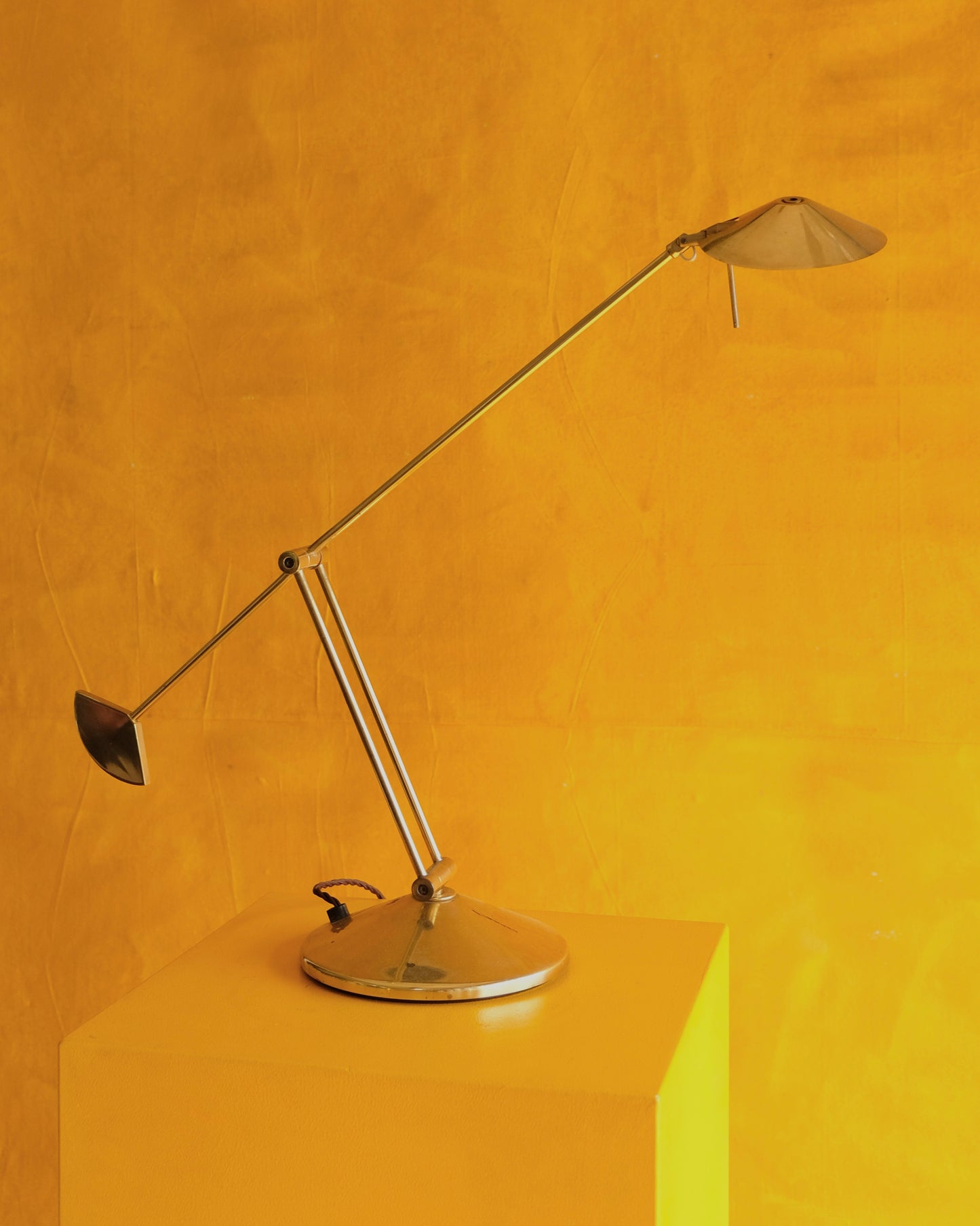 ADJUSTABLE BRASS COUNTER WEIGHT DESK LAMP