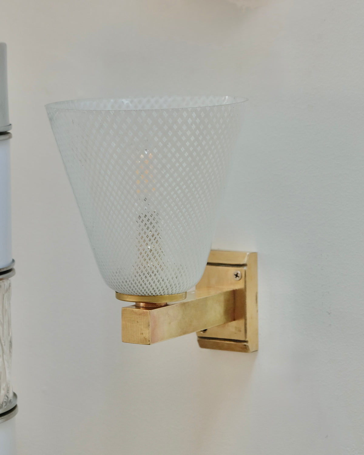 SINGLE WHITE CROSS HATCH MURANO GLASS SCONCE