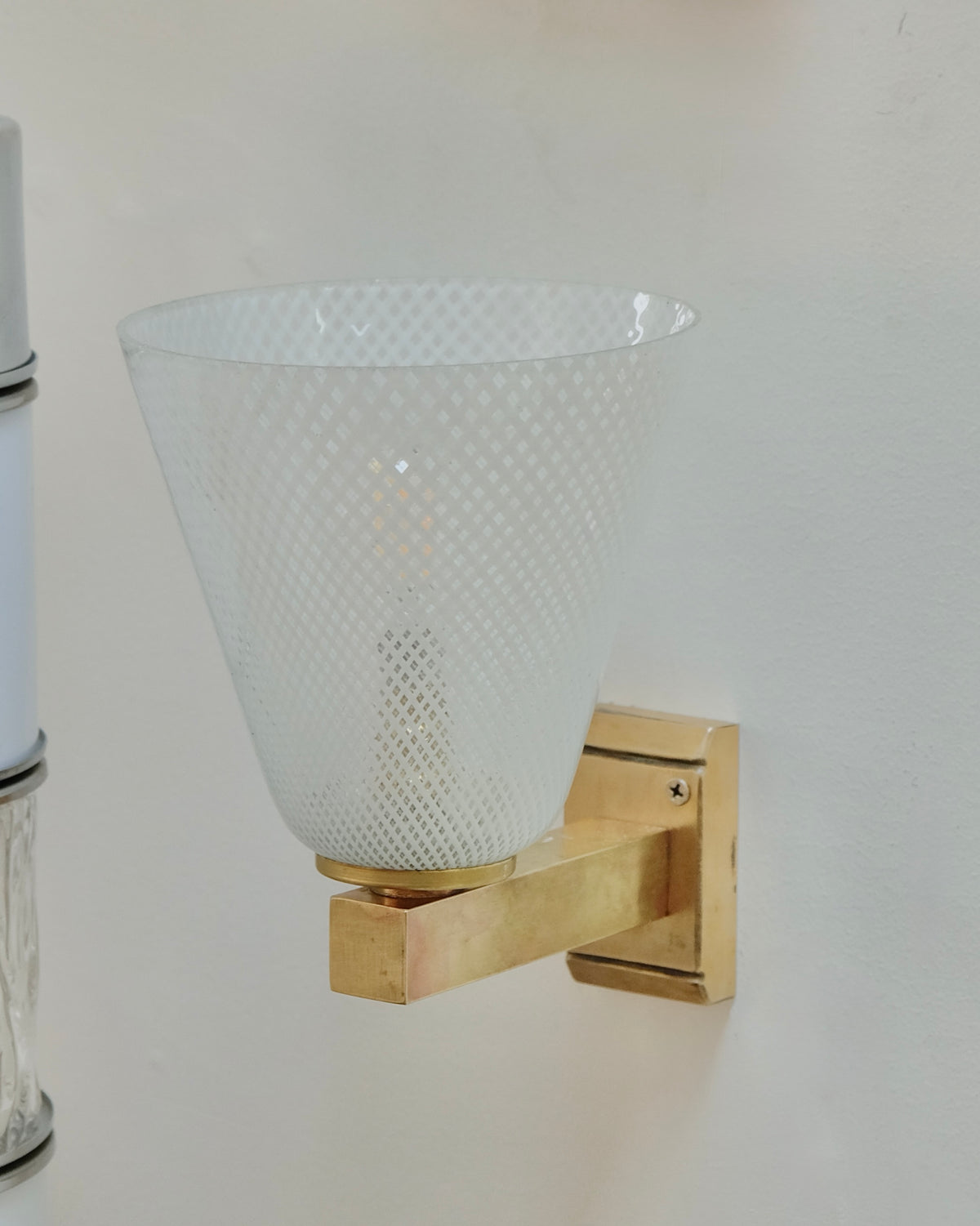 SINGLE WHITE CROSS HATCH MURANO GLASS SCONCE