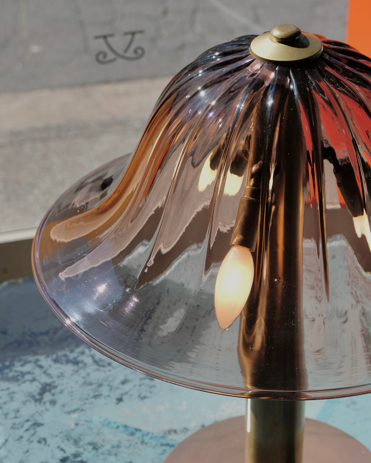 BRASS ART DECO TABLE LAMP w. AMETHYST MURANO GLASS SHADE