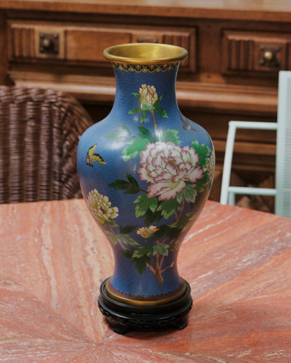 SET OF CHINESE FLORAL DECRETIVE VASES w. STAND