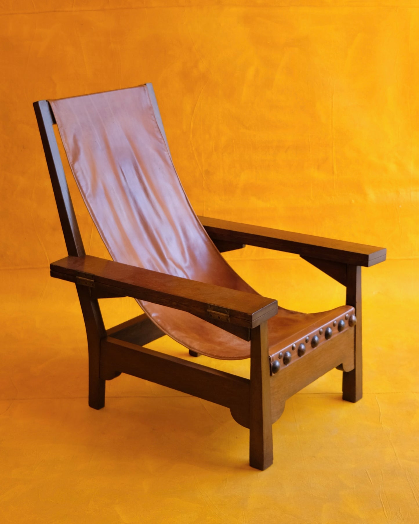 OAK FRAME LEATHER SLING CHAIR w. FOLD OUT ARMS