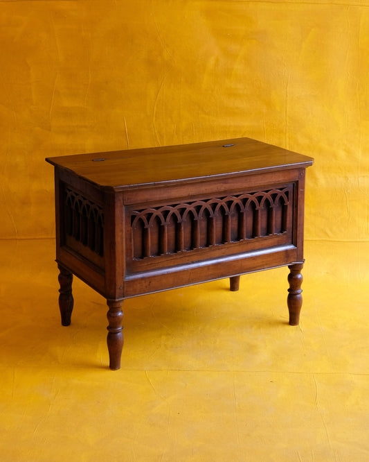 SMALL CARVED OAK CONSOLE w. STORAGE