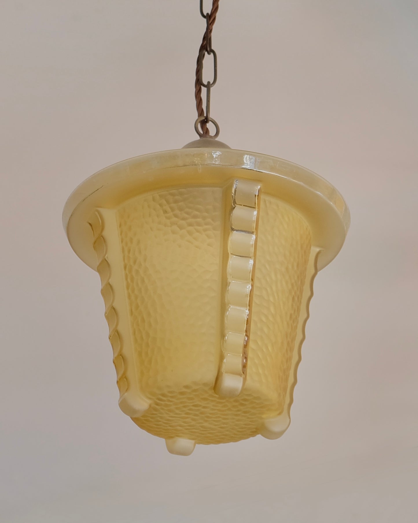 DIMPLED AMBER GLASS PENDANT w. SCALLOPED DETAIL