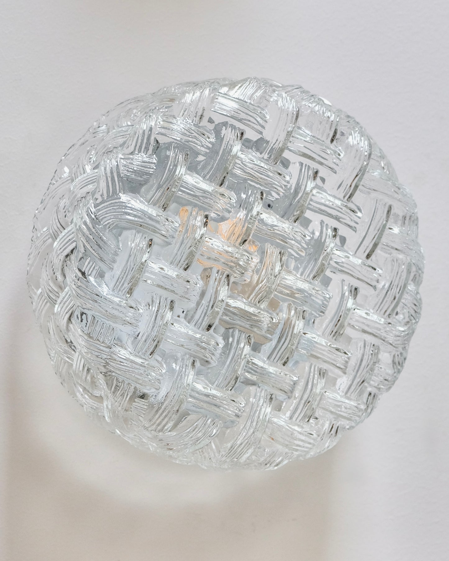 LARGE CROSS HATCH WOVEN GLASS SCONCE