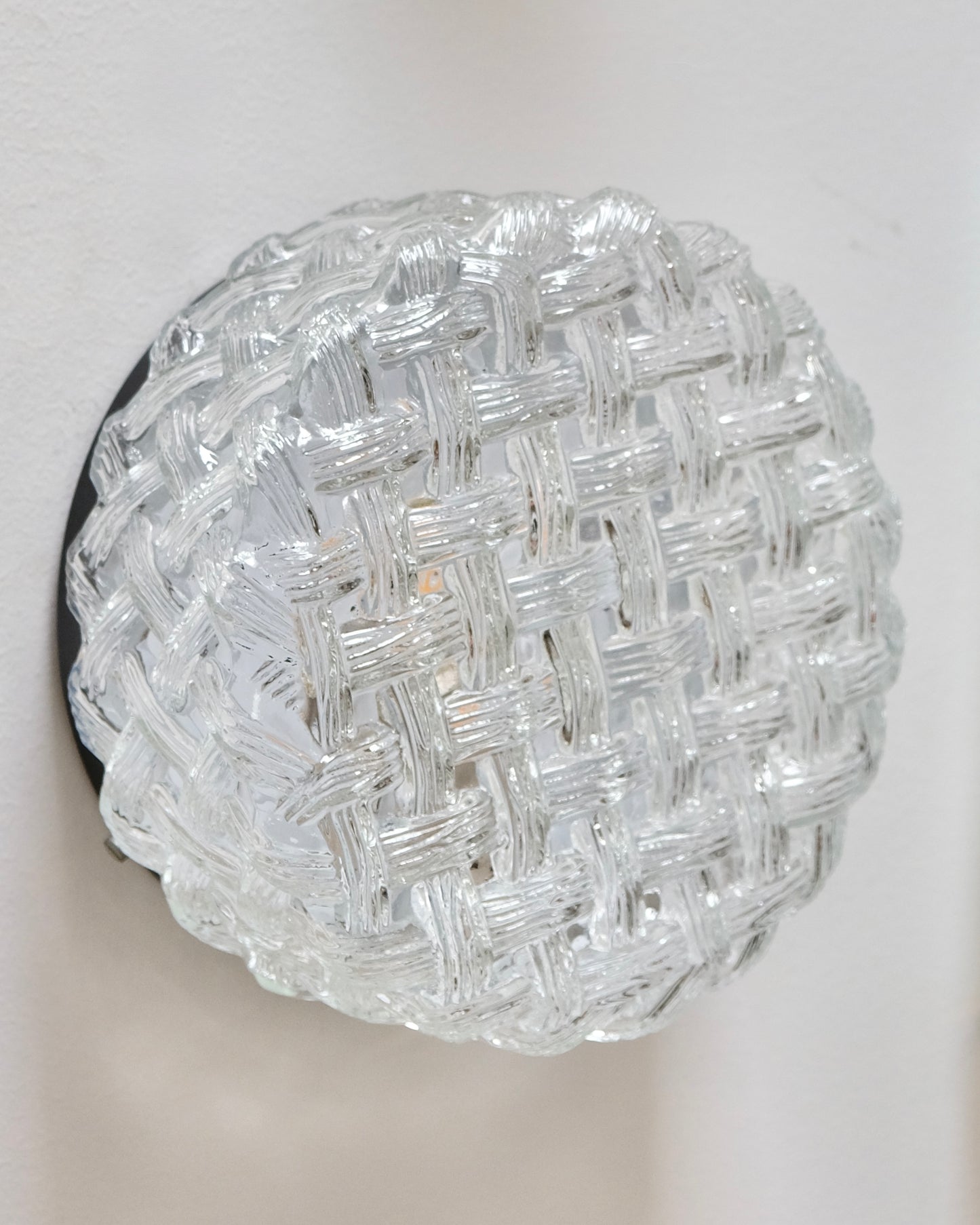 SMALL CROSS HATCH WOVEN GLASS SCONCE