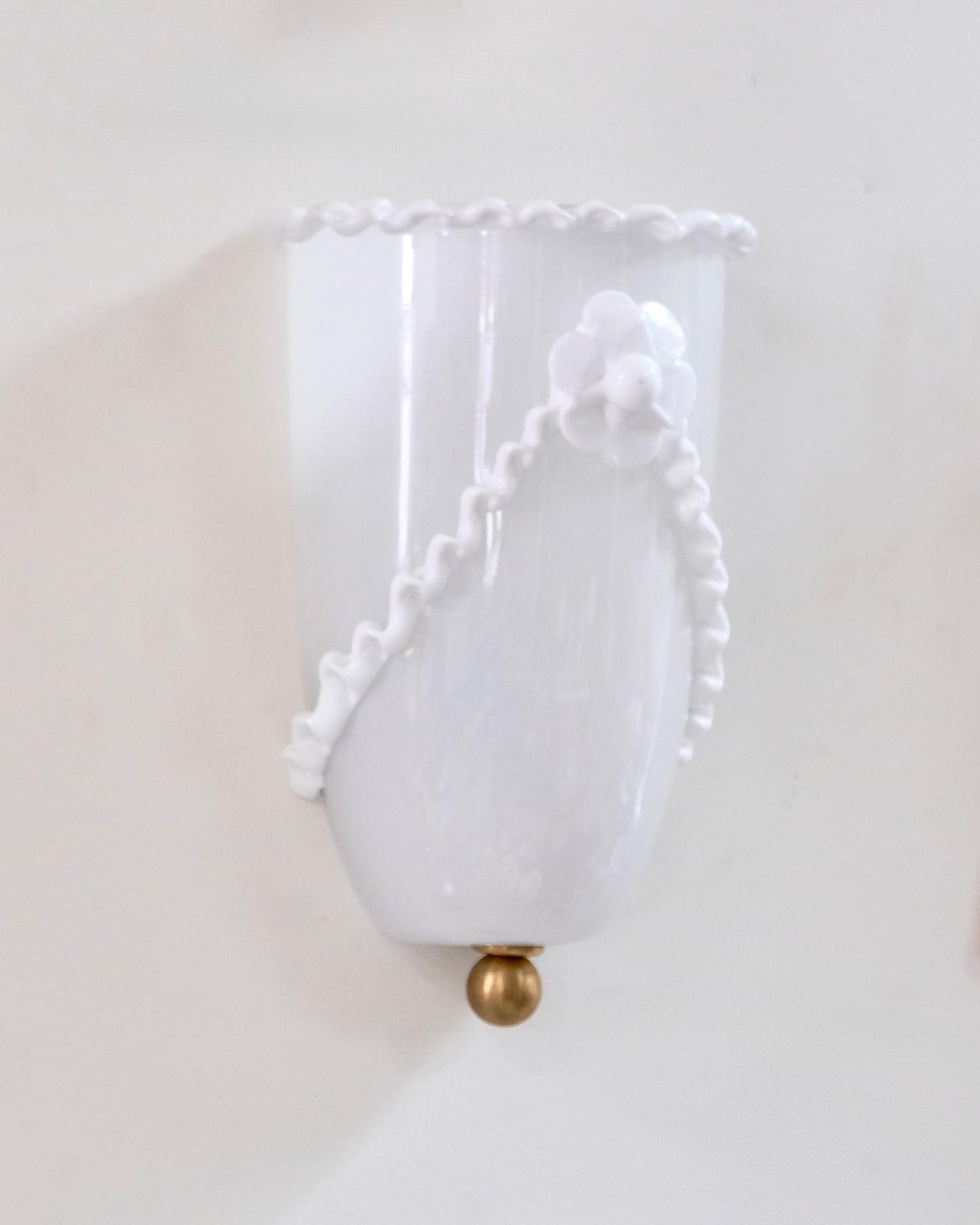 FLORAL MURANO GLASS WHITE RIBBON SCONCE