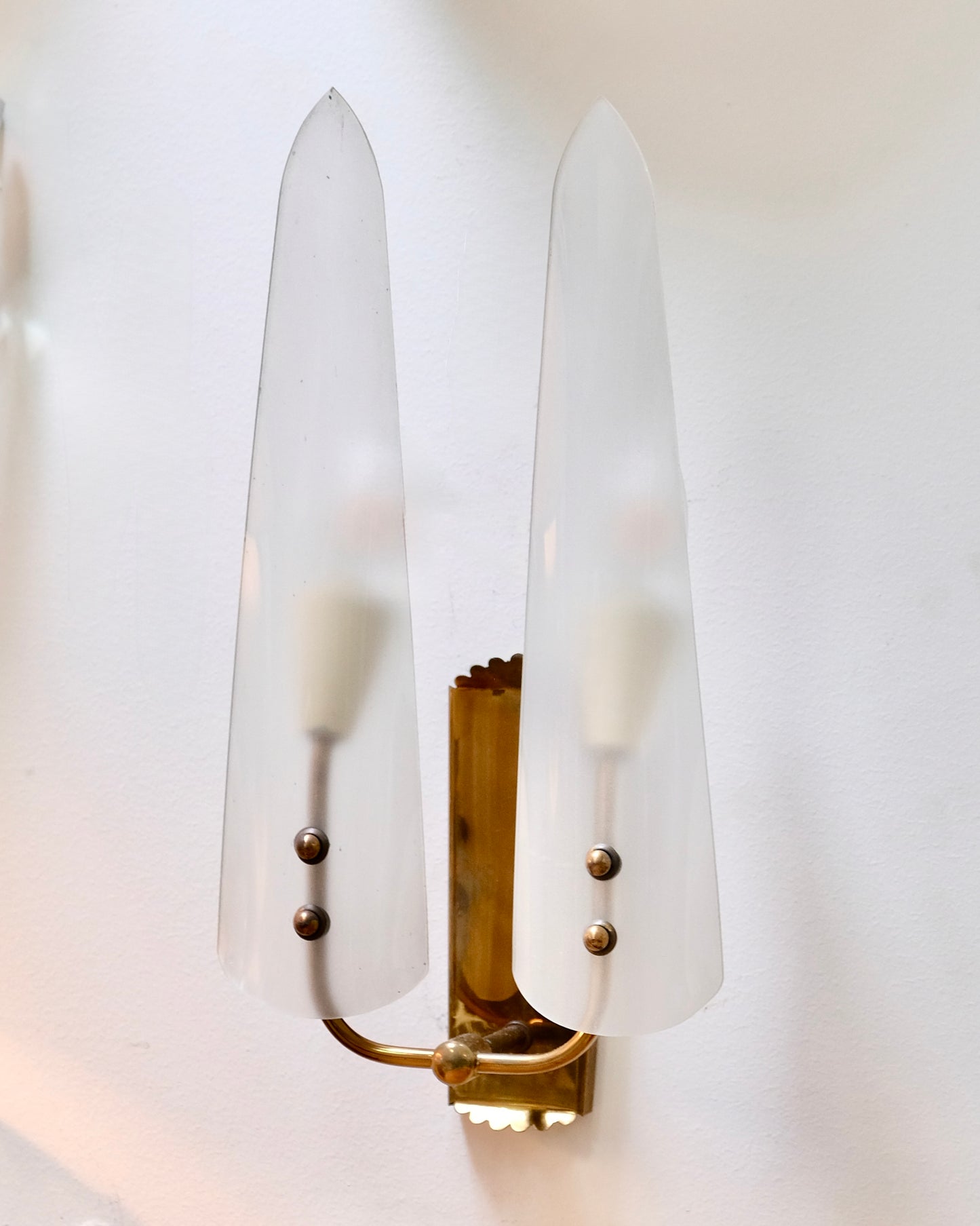 TWIN SPIRE SCONCES w. SCALLOPED BRASS MOUNT