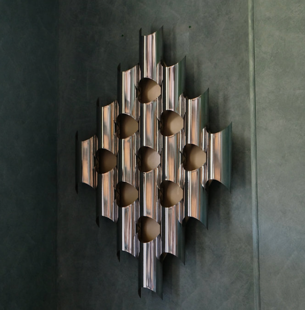 SCULPTURAL WALL LIGHT