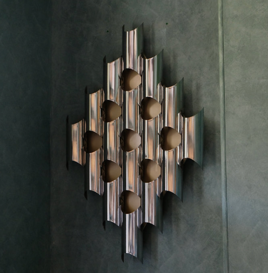 SCULPTURAL WALL LIGHT