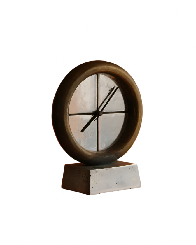 CAST ALUMINIUM CLOCK w. BRASS FRAME