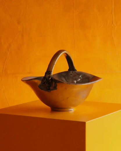 CAST ALUMINIUM BOWL w. BRASS HANDLE