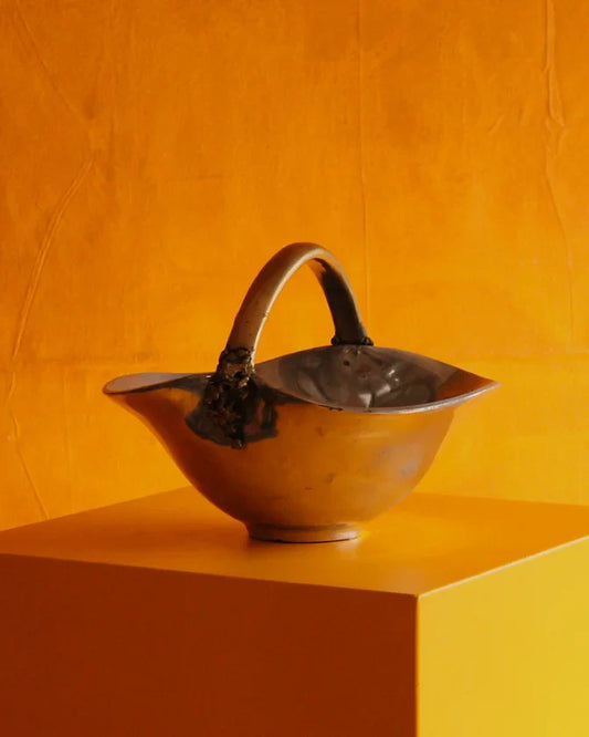 CAST ALUMINIUM BOWL w. BRASS HANDLE