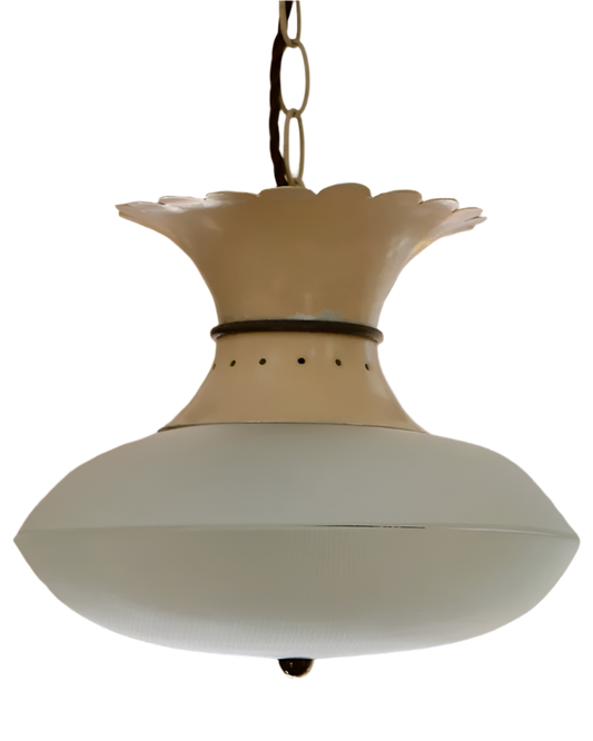 SMALL SCALLOPED PENDANT