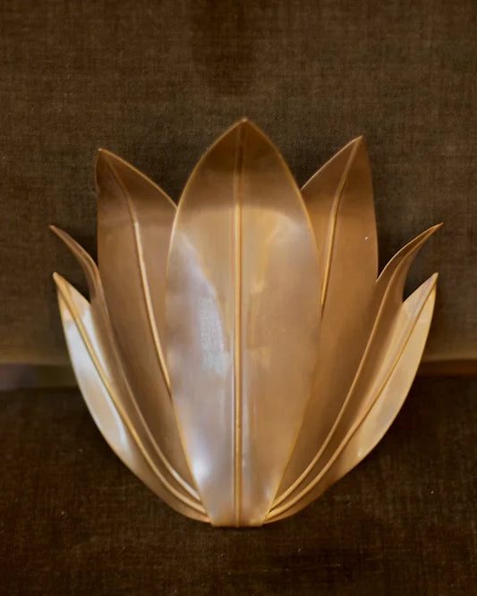 SCULPTURAL LEAF SCONCE