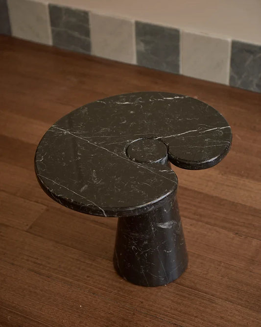 EROS ROUND CARRARA NERO MARQUINA SIDE TABLE