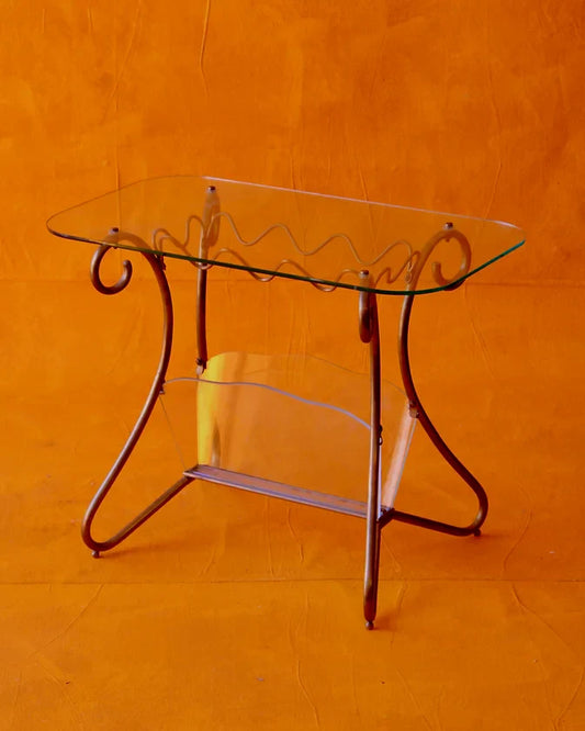 CURVED BRASS SIDE TABLE w. GLASS MAGAZINE STAND