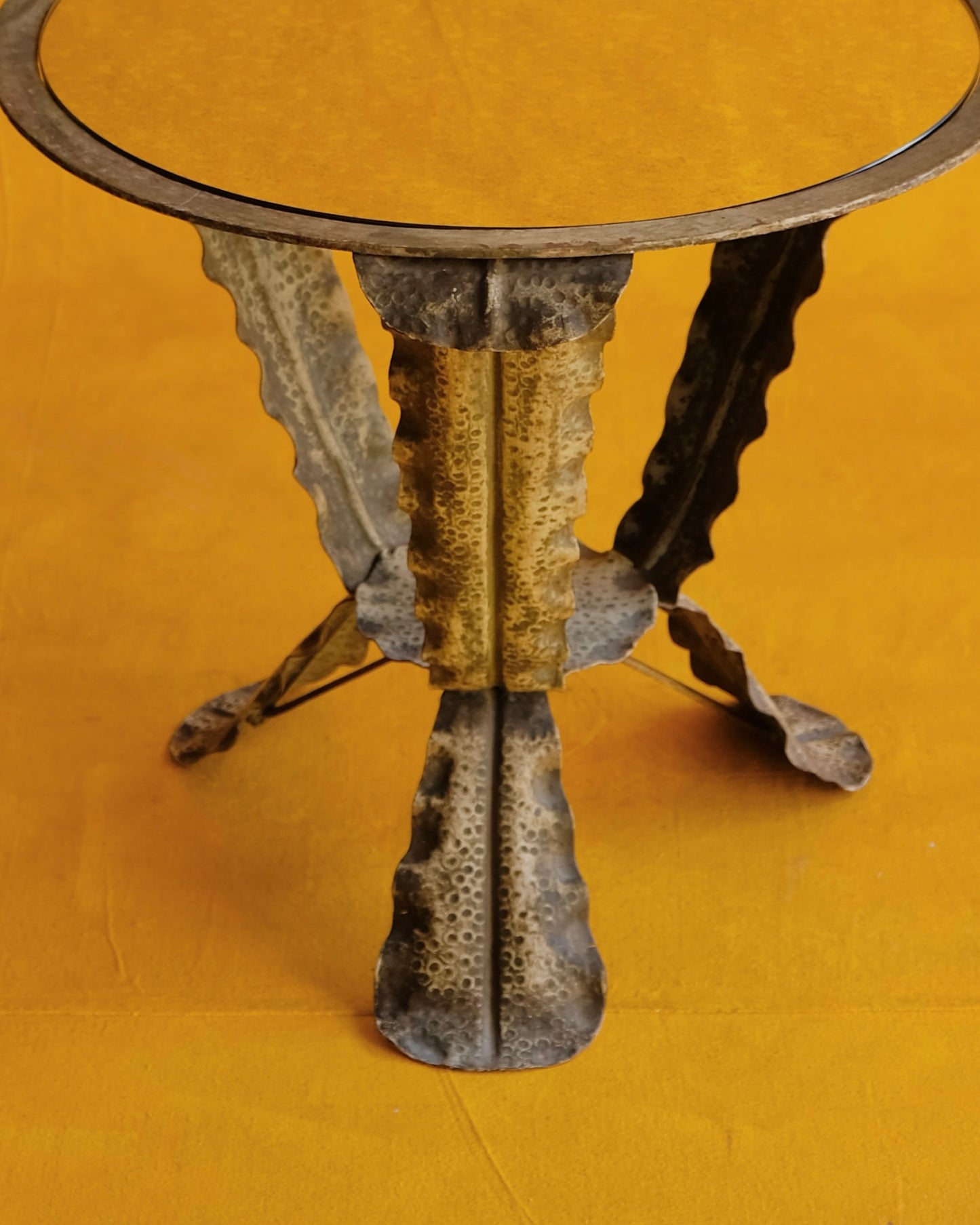 BRUTALIST DIMPLED BRASS LEAF SIDE TABLE