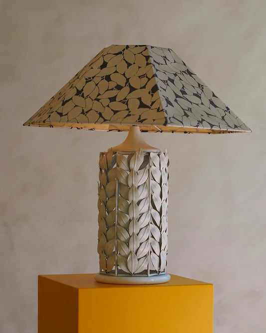 PAIR OF WHITE LEAVE TABLE LAMPS w. STEEL BASE
