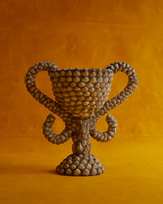 LARGE SEASHELL URN