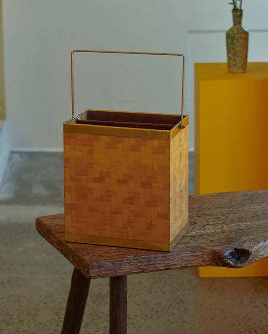 WOVEN MAGAZINE RACK w. BRASS DETAILING