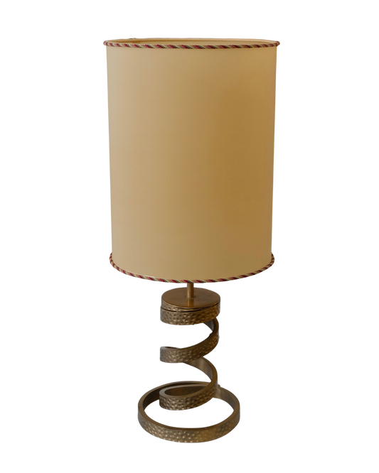 HAMMERED BRASS SPIRAL TABLE LAMP w. PARCHEMNT SHADE